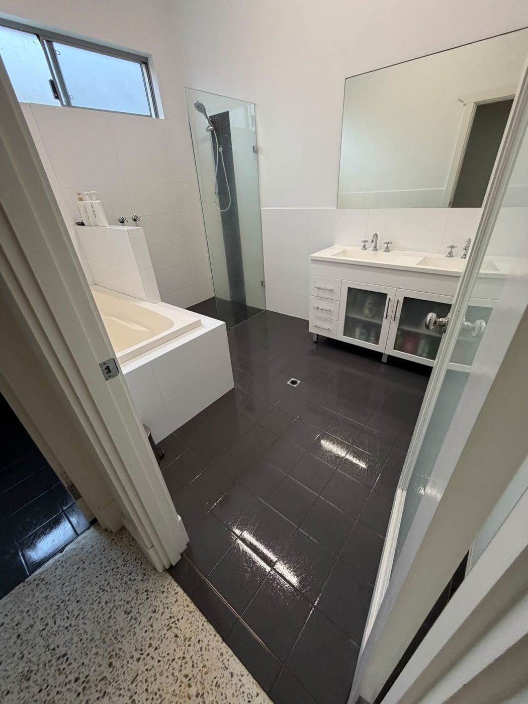Bathroom vanity & mirror