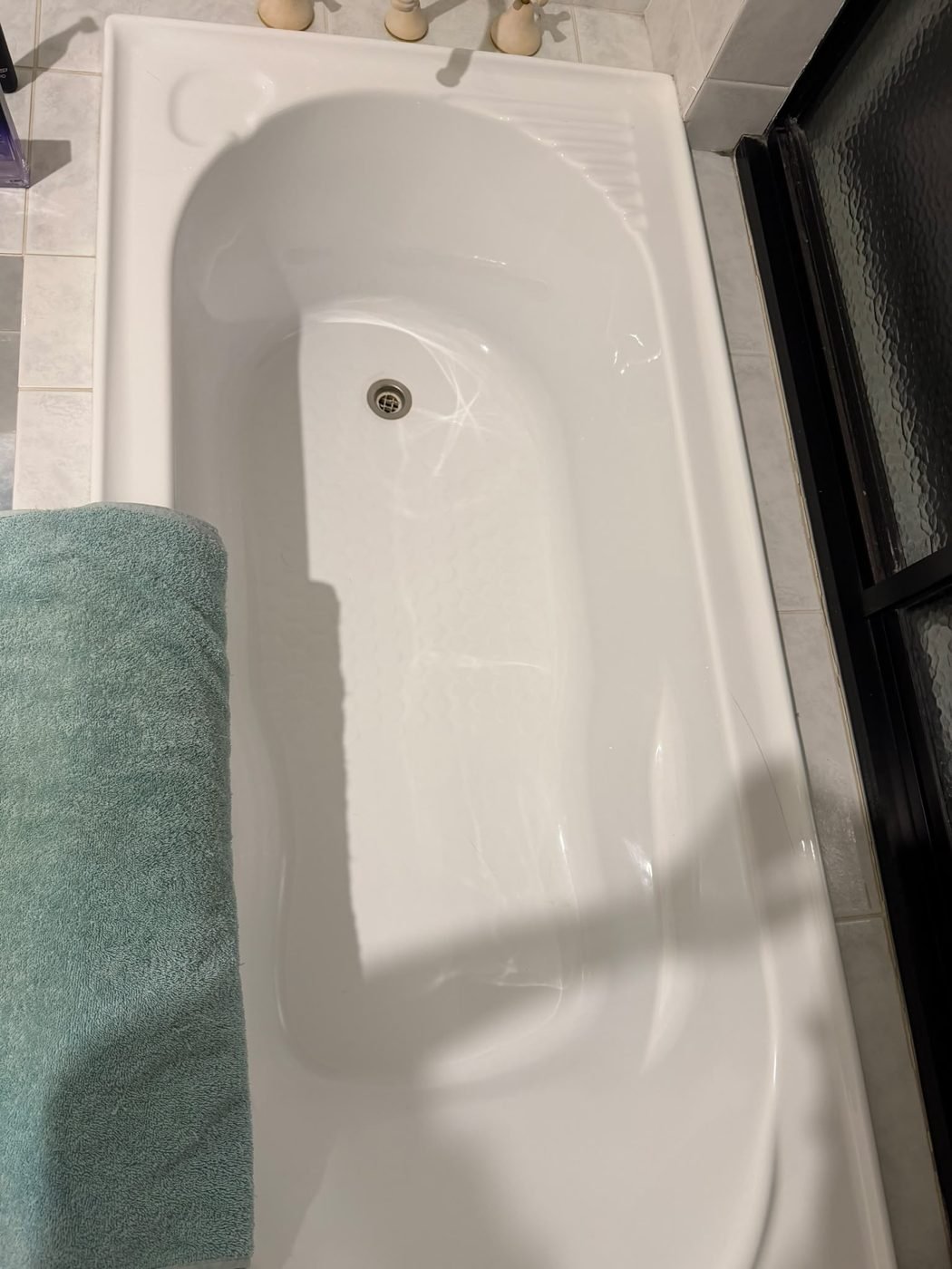 Shower recess cleaned